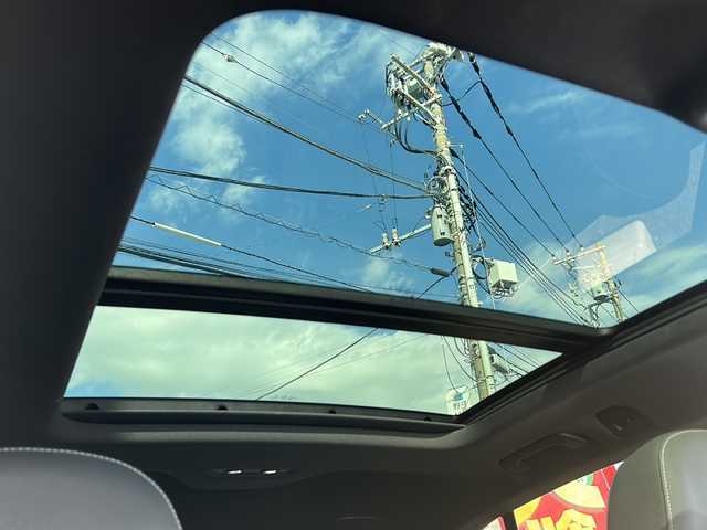 アウディ Ｑ８ 55TFSIクワトロ Sライン 神奈川県 2022(令4)年 1.4万km ミトスブラックメタリック 純正ナビ（AM/FM/USB/フルセグTV）/全方位カメラ/パノラマルーフ/前後ドライブレコーダー/ETC2.0/ABS/横滑り防止装置/レーンキープアシスト/盗難防止装置/前後コーナーセンサー/オールウェザーライト/リヤフォグライト/オートライト/オートマチックハイビーム/パドルシフト/4WD/アイドリングストップ/ダウンヒルアシストコントロール/レーダークルーズコントロール/ステアリングスイッチ/ステアリングヒーター/シートヒーター/オートパーキングブレーキ/電動リアゲート/パワーシート（D+N席）/メモリーパワーシート/取扱説明書/保証書/スペアキー×１