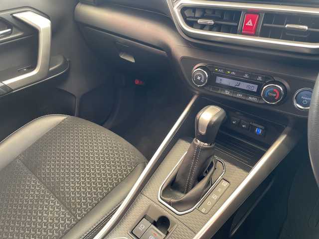 ダイハツ ロッキー プレミアム G HEV 埼玉県 2022(令4)年 3.2万km ブラックマイカメタリック/コンパーノレッド スマートアシスト /9インチメモリナビ /バックカメラ /レーダークルーズコントロール /LEDオート /ハーフレザーシート /シートヒーター /純正17インチアルミホイール /ステアリングスイッチ /純正ETC