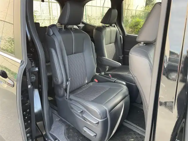 トヨタ ノア ハイブリッド S－Z 東京都 2024(令6)年 0.4万km アティチュードブラックマイカ 純正ナビ　/　　TV　フルセグ　CD　DVD　Bluetooth/両側電動スライドドア　/サイドステップ　/電動リアゲート　/フォグライト　/ハーフレザーシート　/シートヒーター　/ステアリングヒーター　/ミラー型ドラレコ　/ビルトインＥＴＣ　/追従型クルコン/ステアリングスイッチ/衝突被害軽減システム