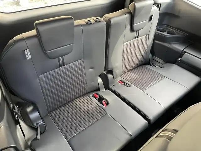 トヨタ ノア ハイブリッド S－Z 東京都 2024(令6)年 0.4万km アティチュードブラックマイカ 純正ナビ　/　　TV　フルセグ　CD　DVD　Bluetooth/両側電動スライドドア　/サイドステップ　/電動リアゲート　/フォグライト　/ハーフレザーシート　/シートヒーター　/ステアリングヒーター　/ミラー型ドラレコ　/ビルトインＥＴＣ　/追従型クルコン/ステアリングスイッチ/衝突被害軽減システム