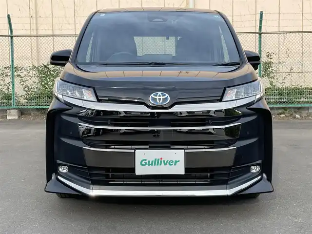 トヨタ ノア ハイブリッド S－Z 東京都 2024(令6)年 0.4万km アティチュードブラックマイカ 純正ナビ　/　　TV　フルセグ　CD　DVD　Bluetooth/両側電動スライドドア　/サイドステップ　/電動リアゲート　/フォグライト　/ハーフレザーシート　/シートヒーター　/ステアリングヒーター　/ミラー型ドラレコ　/ビルトインＥＴＣ　/追従型クルコン/ステアリングスイッチ/衝突被害軽減システム