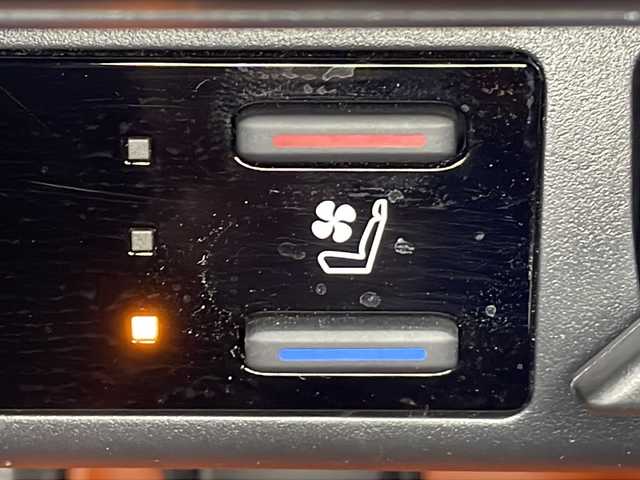 トヨタ ＲＡＶ４ アドベンチャー 広島県 2022(令4)年 3.5万km グレーメタリック ＡＬＰＩＮＥ９型ナビ　/シートヒーター　/エアシート　/パワーシート　/電動リアゲート　/レーダークルーズコントロール　/バックカメラ　/ALPINEデジタルルームミラー/ステアリングヒーター　/オートハイビーム　/ETC　/ドラレコ/純正18インチアルミホイール（225/60/R18)/エアバック（運転席/助手席/サイド）