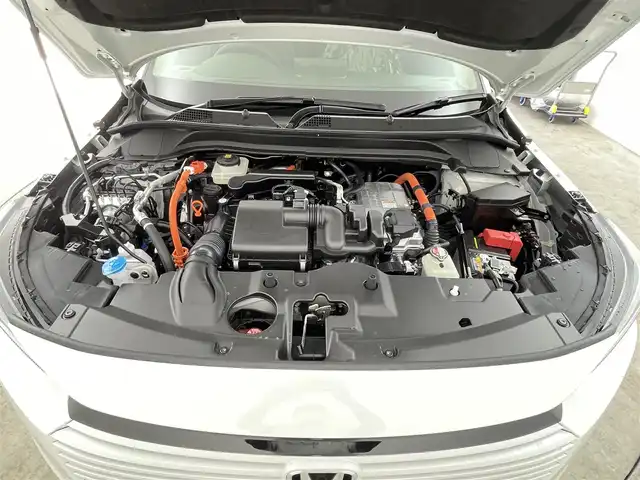 ホンダ ヴェゼル ハイブリッド e:HEV Z 千葉県 2025(令7)年 0.1千km プラチナホワイトパール 登録済未使用車　/登録時走行距離：5km/純正ホンダコネクトナビ　/AM＆FM＆Bluetooth＆フルセグTV/ホンダセンシング　/レーダークルーズコントロール　/踏み間違い衝突軽減システム　/ブラインドスポットモニター/シートヒーター　/電動トランク　/ダウンヒルアシスト　/ビルトインＥＴＣ2.0/ワイヤレス充電/電動格納サイドミラー/電動パーキングブレーキ/オートホールド/Driveモード/前後コーナーセンサー/LEDヘッドライト（オートライト機能付き）/フォグランプ/トノカバー/USBポート/アイドリングストップ/ウィンカーミラー/プッシュスタート