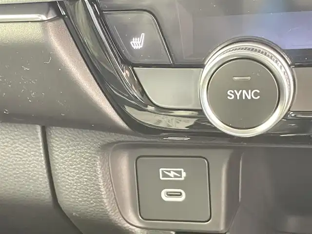 ホンダ ヴェゼル ハイブリッド e:HEV Z 千葉県 2025(令7)年 0.1千km プラチナホワイトパール 登録済未使用車　/登録時走行距離：5km/純正ホンダコネクトナビ　/AM＆FM＆Bluetooth＆フルセグTV/ホンダセンシング　/レーダークルーズコントロール　/踏み間違い衝突軽減システム　/ブラインドスポットモニター/シートヒーター　/電動トランク　/ダウンヒルアシスト　/ビルトインＥＴＣ2.0/ワイヤレス充電/電動格納サイドミラー/電動パーキングブレーキ/オートホールド/Driveモード/前後コーナーセンサー/LEDヘッドライト（オートライト機能付き）/フォグランプ/トノカバー/USBポート/アイドリングストップ/ウィンカーミラー/プッシュスタート