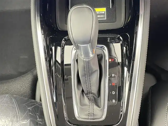 ホンダ ヴェゼル ハイブリッド e:HEV Z 千葉県 2025(令7)年 0.1千km プラチナホワイトパール 登録済未使用車　/登録時走行距離：5km/純正ホンダコネクトナビ　/AM＆FM＆Bluetooth＆フルセグTV/ホンダセンシング　/レーダークルーズコントロール　/踏み間違い衝突軽減システム　/ブラインドスポットモニター/シートヒーター　/電動トランク　/ダウンヒルアシスト　/ビルトインＥＴＣ2.0/ワイヤレス充電/電動格納サイドミラー/電動パーキングブレーキ/オートホールド/Driveモード/前後コーナーセンサー/LEDヘッドライト（オートライト機能付き）/フォグランプ/トノカバー/USBポート/アイドリングストップ/ウィンカーミラー/プッシュスタート