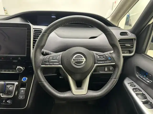 日産 セレナ e－パワー ハイウェイスター V 兵庫県 2022(令4)年 4.3万km ブリリアントホワイトパール 2トーン ・純正SDナビ/・アラウンドビューモニター/・純正前方ドライブレコーダー/・ETC/・両側パワースライドドア/・デジタルインナーミラー/・電子パーキングブレーキ/・プロパイロット/・衝突軽減ブレーキ/・レーンキープアシスト/・追従クルーズコントロール/・ブラインドスポットモニター/・純正15インチアルミホイール/・オートライト/・オートハイビーム/・LEDヘッドライト/・フォグランプ/・純正フロアマット/・スマートキー/・スペアキー1本/・プッシュスタート
