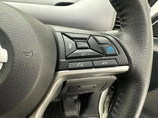 日産 セレナ e－パワー ハイウェイスター V 兵庫県 2022(令4)年 4.3万km ブリリアントホワイトパール 2トーン ・純正SDナビ/・アラウンドビューモニター/・純正前方ドライブレコーダー/・ETC/・両側パワースライドドア/・デジタルインナーミラー/・電子パーキングブレーキ/・プロパイロット/・衝突軽減ブレーキ/・レーンキープアシスト/・追従クルーズコントロール/・ブラインドスポットモニター/・純正15インチアルミホイール/・オートライト/・オートハイビーム/・LEDヘッドライト/・フォグランプ/・純正フロアマット/・スマートキー/・スペアキー1本/・プッシュスタート