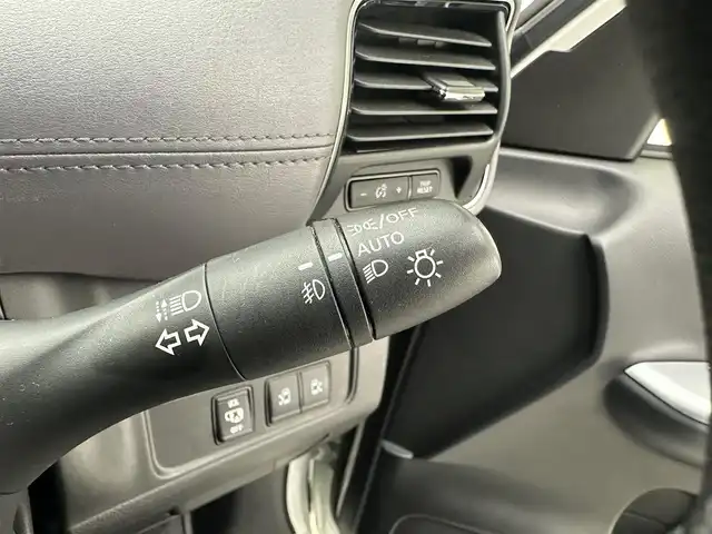 日産 セレナ e－パワー ハイウェイスター V 兵庫県 2022(令4)年 4.3万km ブリリアントホワイトパール 2トーン ・純正SDナビ/・アラウンドビューモニター/・純正前方ドライブレコーダー/・ETC/・両側パワースライドドア/・デジタルインナーミラー/・電子パーキングブレーキ/・プロパイロット/・衝突軽減ブレーキ/・レーンキープアシスト/・追従クルーズコントロール/・ブラインドスポットモニター/・純正15インチアルミホイール/・オートライト/・オートハイビーム/・LEDヘッドライト/・フォグランプ/・純正フロアマット/・スマートキー/・スペアキー1本/・プッシュスタート