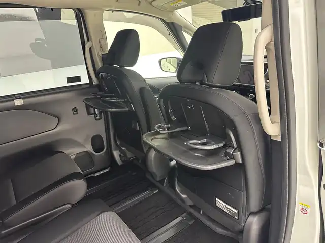 日産 セレナ e－パワー ハイウェイスター V 兵庫県 2022(令4)年 4.3万km ブリリアントホワイトパール 2トーン ・純正SDナビ/・アラウンドビューモニター/・純正前方ドライブレコーダー/・ETC/・両側パワースライドドア/・デジタルインナーミラー/・電子パーキングブレーキ/・プロパイロット/・衝突軽減ブレーキ/・レーンキープアシスト/・追従クルーズコントロール/・ブラインドスポットモニター/・純正15インチアルミホイール/・オートライト/・オートハイビーム/・LEDヘッドライト/・フォグランプ/・純正フロアマット/・スマートキー/・スペアキー1本/・プッシュスタート