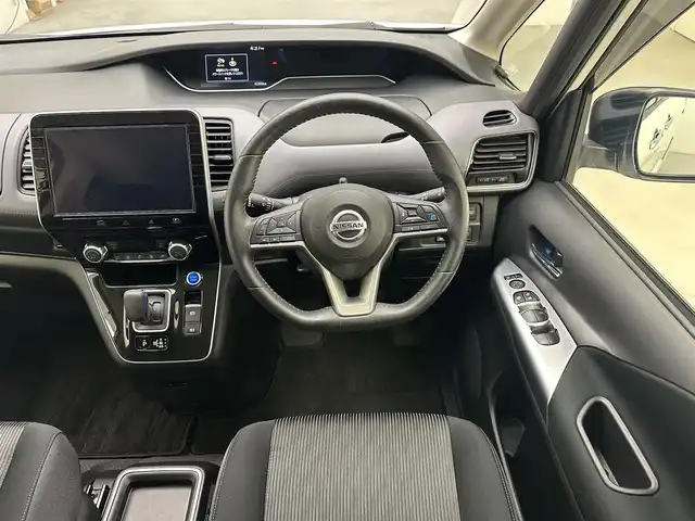 日産 セレナ e－パワー ハイウェイスター V 兵庫県 2022(令4)年 4.3万km ブリリアントホワイトパール 2トーン ・純正SDナビ/・アラウンドビューモニター/・純正前方ドライブレコーダー/・ETC/・両側パワースライドドア/・デジタルインナーミラー/・電子パーキングブレーキ/・プロパイロット/・衝突軽減ブレーキ/・レーンキープアシスト/・追従クルーズコントロール/・ブラインドスポットモニター/・純正15インチアルミホイール/・オートライト/・オートハイビーム/・LEDヘッドライト/・フォグランプ/・純正フロアマット/・スマートキー/・スペアキー1本/・プッシュスタート