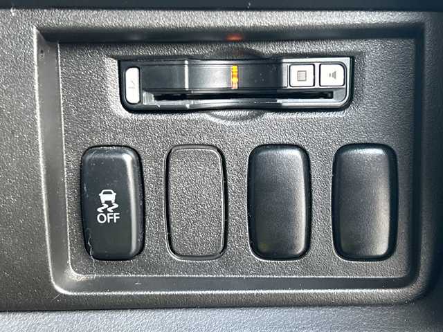 三菱 デリカＤ：５ D－Power package 大阪府 2017(平29)年 7.5万km ウォームホワイトパール フリップダウンモニター（アルパイン）　クルーズコントロール　シートヒーター　両側パワースライドドア　バックカメラ　ＥＴＣ　クラリオンナビ　フルセグＴＶ　ＣＤ　ＤＶＤ　Ｂｌｕｅｔｏｏｔｈ　　純正１8ＡＷ　純正オーディオ　ダッシュマット　社外フロアマット　HIDヘッドライト　スマートキー　スペアキー1　