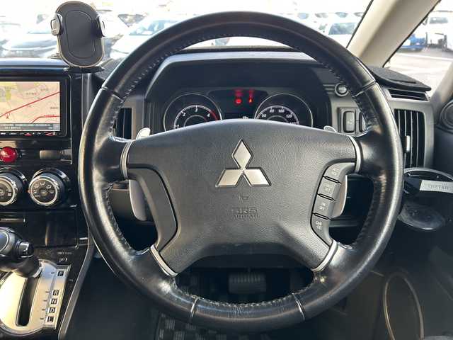三菱 デリカＤ：５ D－Power package 大阪府 2017(平29)年 7.5万km ウォームホワイトパール フリップダウンモニター（アルパイン）　クルーズコントロール　シートヒーター　両側パワースライドドア　バックカメラ　ＥＴＣ　クラリオンナビ　フルセグＴＶ　ＣＤ　ＤＶＤ　Ｂｌｕｅｔｏｏｔｈ　　純正１8ＡＷ　純正オーディオ　ダッシュマット　社外フロアマット　HIDヘッドライト　スマートキー　スペアキー1　