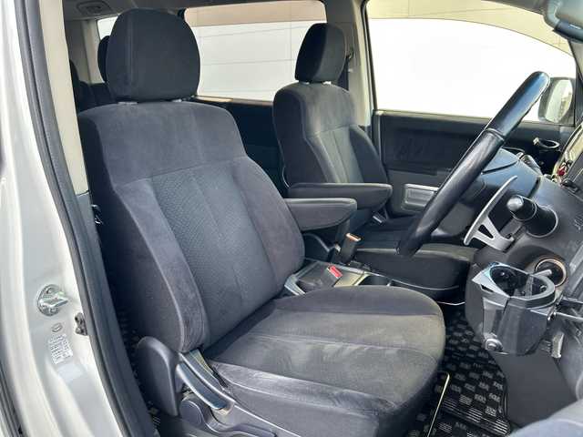 三菱 デリカＤ：５ D－Power package 大阪府 2017(平29)年 7.5万km ウォームホワイトパール フリップダウンモニター（アルパイン）　クルーズコントロール　シートヒーター　両側パワースライドドア　バックカメラ　ＥＴＣ　クラリオンナビ　フルセグＴＶ　ＣＤ　ＤＶＤ　Ｂｌｕｅｔｏｏｔｈ　　純正１8ＡＷ　純正オーディオ　ダッシュマット　社外フロアマット　HIDヘッドライト　スマートキー　スペアキー1　