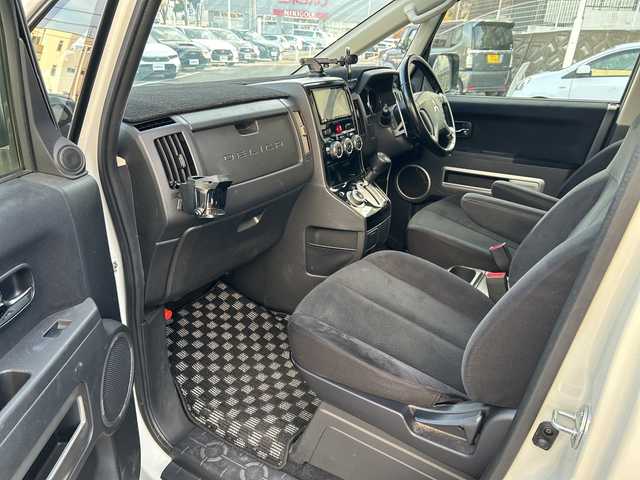 三菱 デリカＤ：５ D－Power package 大阪府 2017(平29)年 7.5万km ウォームホワイトパール フリップダウンモニター（アルパイン）　クルーズコントロール　シートヒーター　両側パワースライドドア　バックカメラ　ＥＴＣ　クラリオンナビ　フルセグＴＶ　ＣＤ　ＤＶＤ　Ｂｌｕｅｔｏｏｔｈ　　純正１8ＡＷ　純正オーディオ　ダッシュマット　社外フロアマット　HIDヘッドライト　スマートキー　スペアキー1　