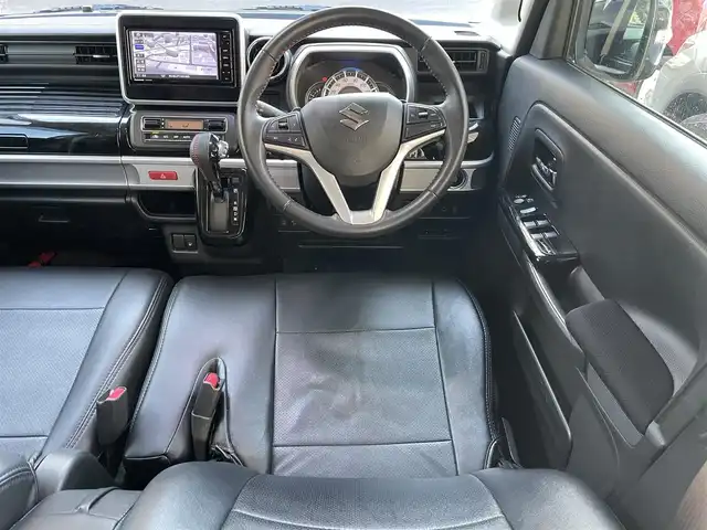 スズキ スペーシア カスタム HYBRID XS ターボ 東京都 2018(平30)年 4.1万km ピュアホワイトパール/ブラック2トーン ターボ/社外メモリナビ(CN-RZ743W)/　(フルセグTV/Bluetooth/DVD/SD/USB)/バックカメラ/ETC/前後ドライブレコーダー/両側パワースライドドア/ハーフレザーシート/D席シートヒーター/レザー調シートカバー/クルーズコントロール/スズキ セーフティ サポート/・デュアルセンサーブレーキサポート/・車線逸脱警報機能/・先行車発進お知らせ機能/・後退時ブレーキサポート/・リヤパーキングセンサー/・誤発進抑制機能/・ふらつき警報機能/・ハイビームアシスト/・後方誤発進抑制機能/横滑り防止装置/パドルシフト/スマートキー/社外14インチアルミホイール/(純正15インチアルミ車載)/純正LEDヘッドライト/カーテンエアバック/スペアキー1本/保証書/取扱説明書