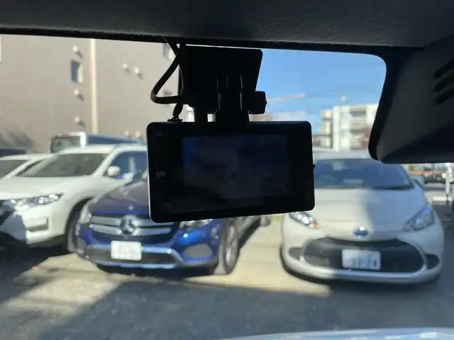 スズキ スペーシア カスタム HYBRID XS ターボ 東京都 2018(平30)年 4.1万km ピュアホワイトパール/ブラック2トーン ターボ/社外メモリナビ(CN-RZ743W)/　(フルセグTV/Bluetooth/DVD/SD/USB)/バックカメラ/ETC/前後ドライブレコーダー/両側パワースライドドア/ハーフレザーシート/D席シートヒーター/レザー調シートカバー/クルーズコントロール/スズキ セーフティ サポート/・デュアルセンサーブレーキサポート/・車線逸脱警報機能/・先行車発進お知らせ機能/・後退時ブレーキサポート/・リヤパーキングセンサー/・誤発進抑制機能/・ふらつき警報機能/・ハイビームアシスト/・後方誤発進抑制機能/横滑り防止装置/パドルシフト/スマートキー/社外14インチアルミホイール/(純正15インチアルミ車載)/純正LEDヘッドライト/カーテンエアバック/スペアキー1本/保証書/取扱説明書