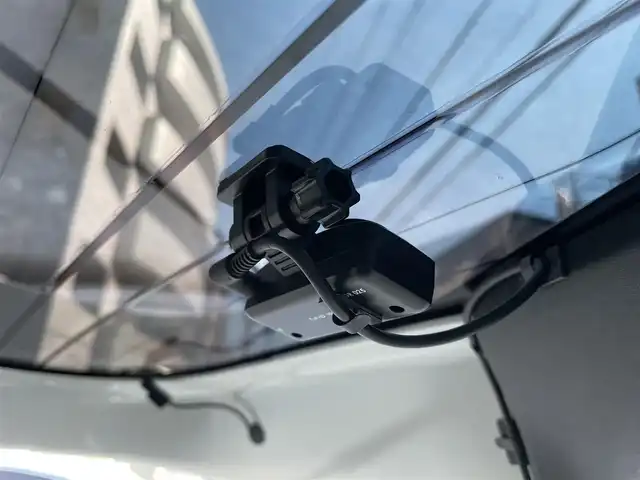 スズキ スペーシア カスタム HYBRID XS ターボ 東京都 2018(平30)年 4.1万km ピュアホワイトパール/ブラック2トーン ターボ/社外メモリナビ(CN-RZ743W)/　(フルセグTV/Bluetooth/DVD/SD/USB)/バックカメラ/ETC/前後ドライブレコーダー/両側パワースライドドア/ハーフレザーシート/D席シートヒーター/レザー調シートカバー/クルーズコントロール/スズキ セーフティ サポート/・デュアルセンサーブレーキサポート/・車線逸脱警報機能/・先行車発進お知らせ機能/・後退時ブレーキサポート/・リヤパーキングセンサー/・誤発進抑制機能/・ふらつき警報機能/・ハイビームアシスト/・後方誤発進抑制機能/横滑り防止装置/パドルシフト/スマートキー/社外14インチアルミホイール/(純正15インチアルミ車載)/純正LEDヘッドライト/カーテンエアバック/スペアキー1本/保証書/取扱説明書