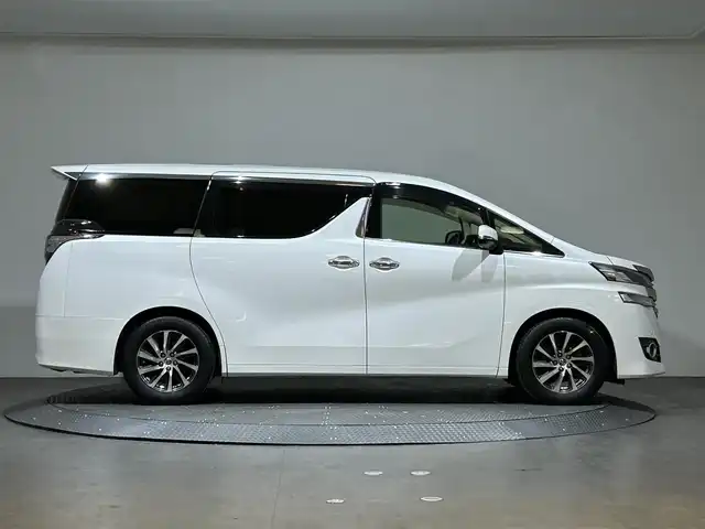 トヨタ ヴェルファイア V 愛媛県 2017(平29)年 6万km ホワイトパールクリスタルシャイン 純正ナビ/(AM/FM/CD/DVD/フルセグ/Bluetooth)/バックカメラ/純正フリップダウンモニター/両側パワースライドドア/クルーズコントロール/運転席パワーシート/シートメモリー/衝突被害軽減ブレーキ/純正ドライブレコーダー/ビルトインＥＴＣ　/ステアリングリモコン/ＬＥＤヘッドライト/オットマン/キャプテンシート/取扱説明書