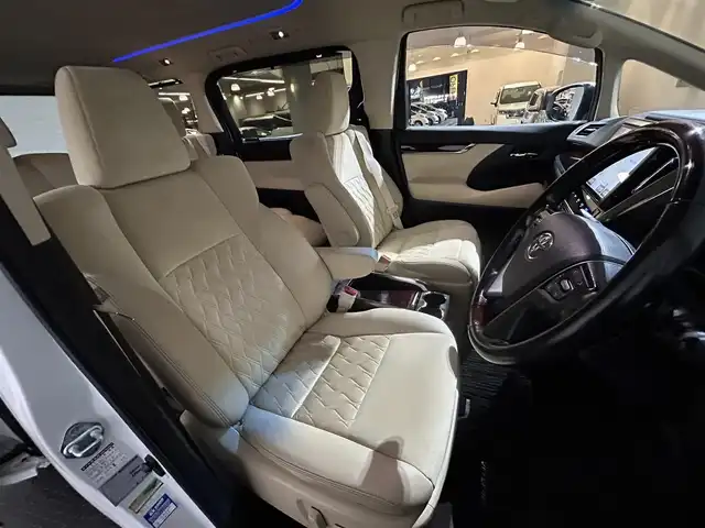 トヨタ ヴェルファイア V 愛媛県 2017(平29)年 6万km ホワイトパールクリスタルシャイン 純正ナビ/(AM/FM/CD/DVD/フルセグ/Bluetooth)/バックカメラ/純正フリップダウンモニター/両側パワースライドドア/クルーズコントロール/運転席パワーシート/シートメモリー/衝突被害軽減ブレーキ/純正ドライブレコーダー/ビルトインＥＴＣ　/ステアリングリモコン/ＬＥＤヘッドライト/オットマン/キャプテンシート/取扱説明書