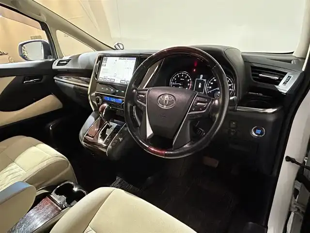 トヨタ ヴェルファイア V 愛媛県 2017(平29)年 6万km ホワイトパールクリスタルシャイン 純正ナビ/(AM/FM/CD/DVD/フルセグ/Bluetooth)/バックカメラ/純正フリップダウンモニター/両側パワースライドドア/クルーズコントロール/運転席パワーシート/シートメモリー/衝突被害軽減ブレーキ/純正ドライブレコーダー/ビルトインＥＴＣ　/ステアリングリモコン/ＬＥＤヘッドライト/オットマン/キャプテンシート/取扱説明書