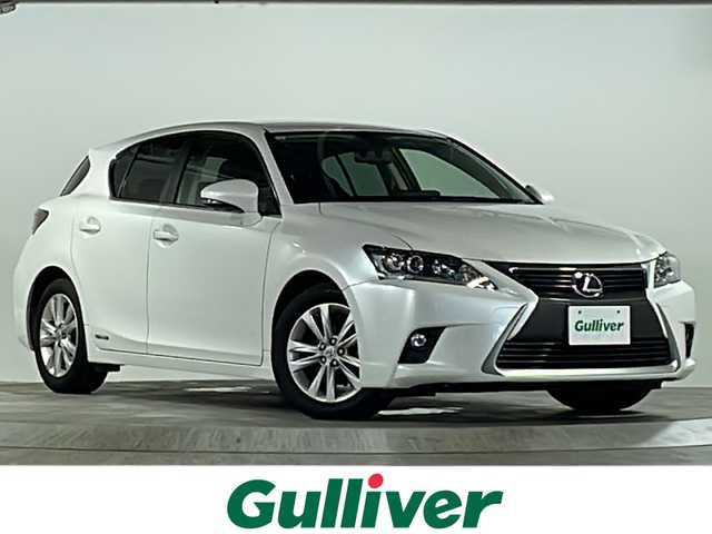 レクサス ＣＴ 200h バージョンC 広島県 2015(平27)年 3.9万km ソニッククォーツ ワンオーナー/純正ナビ/（CD/DVD/Blu-rayDisc/フルセグ/microSD/AUX/USB/Bluetooth）/バックカメラ/ETC2.0/クルーズコントロール/パドルシフト/横滑り防止装置/パワーシート/シートヒーター/左右分離オートエアコン/自動防眩ミラー/ドライブモードセレクト/ステアリングスイッチ/LEDヘッドランプ/LEDフォグ/純正16インチアルミホイール/純正フロアマット
