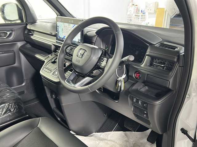 ホンダ ステップワゴン スパーダ eHEV 福岡県 2025(令7)年 0.1万km未満 パール 純正ナビ【LXM-247VFLi】/追従クルーズコントロール/両側パワースライドドア/Bluetooth/シートヒーター【運転席+助手席】/ブラインドスポットモニター/バックモニター/前後コーナーセンサー/衝突軽減ブレーキ/踏み間違い衝突軽減システム/先行車発信お知らせ/盗難防止装置/横滑り防止装置/オットマン/ワンセグ/DVD/CD/HDMI/スペアキー/純正アルミニウム/パドルシフト/スマートキー/プッシュスタート