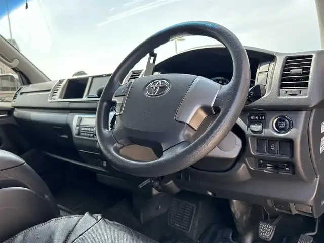 トヨタ ハイエース GL 広島県 2014(平26)年 11.9万km ブラックマイカ 禁煙車/パイオニアスピーカー/純正15インチＡＷ/社外SDナビ/(BT/DVD/CD/SD/AUX/iPod/USB)/フルセグテレビ/プッシュスタート/オートライト/純正LEDヘッドライト/ビルトインETC/片側パワースライドドア/純正フロアマット/スペアキー
