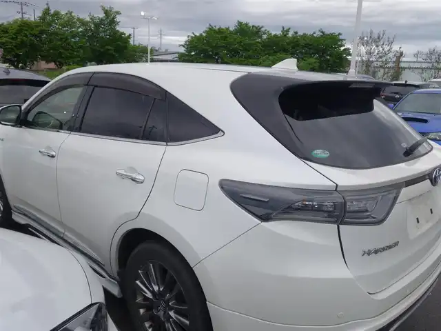 トヨタ ハリアー ハイブリッド プレミアム アドバンスドP 山形県 2015(平27)年 9.2万km ホワイトパールクリスタルシャイン 4WD/JBLサウンドシステム/衝突被害軽減システム/純正SDナビ/　　【CD DVD BD BT フルセグ】/全周囲カメラ/電動リアゲート/レーダークルーズコントロール/LEDオートヘッドライト/ブラックレザーシート/シートヒーター/パワーシート/ローダウン/純正18インチアルミホイール/コーナーセンサー/アイドリングストップ/ステアリングスイッチ/MTモード付AT/電動格納ウィンカーミラー/フォグランプ/スマートキー×2/ETC
