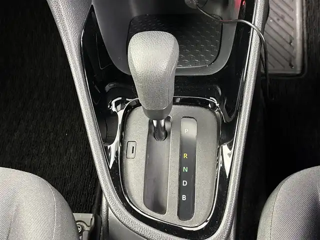 トヨタ ヤリス G 埼玉県 2020(令2)年 6.5万km アバンギャルドブロンズメタリック 純正ナビ(AM/FM/Bluetooth)/バックカメラ/レーンディパーチャーアラート/プリクラッシュセーフティ/ブラインドスポットモニター/クリアランスソナー/リヤクロストラフィックアラート/パーキングサポートブレーキ/ロードサインアシスト/デジタルインナーミラー/ビルトインETC/ドライブレコーダー前後