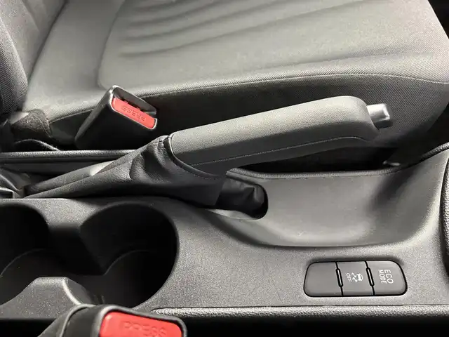 トヨタ ヤリス G 埼玉県 2020(令2)年 6.5万km アバンギャルドブロンズメタリック 純正ナビ(AM/FM/Bluetooth)/バックカメラ/レーンディパーチャーアラート/プリクラッシュセーフティ/ブラインドスポットモニター/クリアランスソナー/リヤクロストラフィックアラート/パーキングサポートブレーキ/ロードサインアシスト/デジタルインナーミラー/ビルトインETC/ドライブレコーダー前後