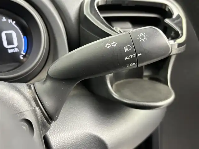 トヨタ ヤリス G 埼玉県 2020(令2)年 6.5万km アバンギャルドブロンズメタリック 純正ナビ(AM/FM/Bluetooth)/バックカメラ/レーンディパーチャーアラート/プリクラッシュセーフティ/ブラインドスポットモニター/クリアランスソナー/リヤクロストラフィックアラート/パーキングサポートブレーキ/ロードサインアシスト/デジタルインナーミラー/ビルトインETC/ドライブレコーダー前後