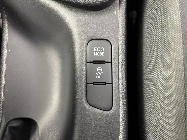 トヨタ ヤリス G 埼玉県 2020(令2)年 6.5万km アバンギャルドブロンズメタリック 純正ナビ(AM/FM/Bluetooth)/バックカメラ/レーンディパーチャーアラート/プリクラッシュセーフティ/ブラインドスポットモニター/クリアランスソナー/リヤクロストラフィックアラート/パーキングサポートブレーキ/ロードサインアシスト/デジタルインナーミラー/ビルトインETC/ドライブレコーダー前後