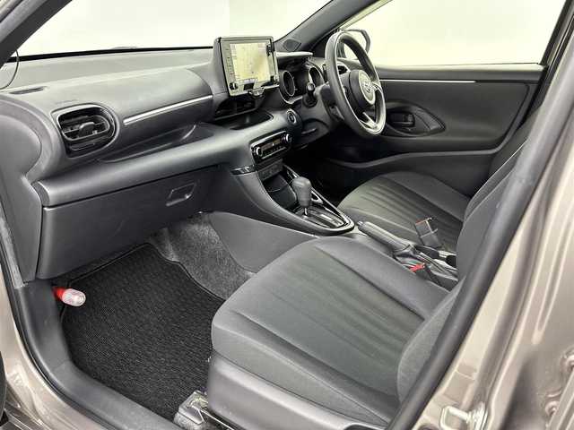 トヨタ ヤリス G 埼玉県 2020(令2)年 6.5万km アバンギャルドブロンズメタリック 純正ナビ(AM/FM/Bluetooth)/バックカメラ/レーンディパーチャーアラート/プリクラッシュセーフティ/ブラインドスポットモニター/クリアランスソナー/リヤクロストラフィックアラート/パーキングサポートブレーキ/ロードサインアシスト/デジタルインナーミラー/ビルトインETC/ドライブレコーダー前後