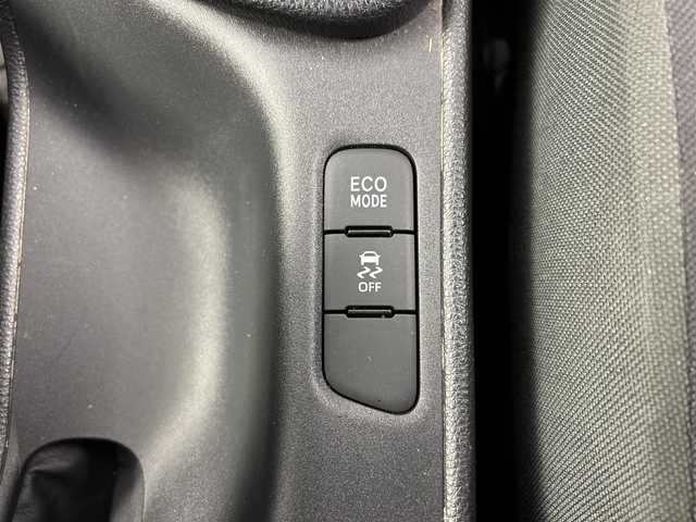 トヨタ ヤリス G 埼玉県 2020(令2)年 6.5万km アバンギャルドブロンズメタリック 純正ナビ(AM/FM/Bluetooth)/バックカメラ/レーンディパーチャーアラート/プリクラッシュセーフティ/ブラインドスポットモニター/クリアランスソナー/リヤクロストラフィックアラート/パーキングサポートブレーキ/ロードサインアシスト/デジタルインナーミラー/ビルトインETC/ドライブレコーダー前後