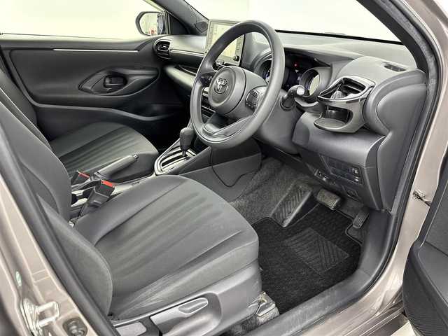トヨタ ヤリス G 埼玉県 2020(令2)年 6.5万km アバンギャルドブロンズメタリック 純正ナビ(AM/FM/Bluetooth)/バックカメラ/レーンディパーチャーアラート/プリクラッシュセーフティ/ブラインドスポットモニター/クリアランスソナー/リヤクロストラフィックアラート/パーキングサポートブレーキ/ロードサインアシスト/デジタルインナーミラー/ビルトインETC/ドライブレコーダー前後