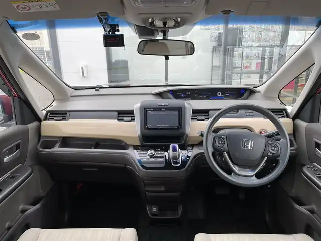 ホンダ フリード ハイブリット G ホンダセンシング 千葉県 2018(平30)年 5.6万km プレミアムクリスタルレッドM 社外メモリナビ/バックカメラ/衝突被害軽減システム/車線逸脱警報/クルーズコントロール/両側パワースライドドア/横滑り防止装置/ETC/前後ドライブレコーダー/アイドリングストップ/LEDヘッドライト/オートライト/ウィンカーミラー/電動格納ミラー/プッシュスタート/スマートキー/フロアマット/ドアバイザー/取説/保証書/スペアキー