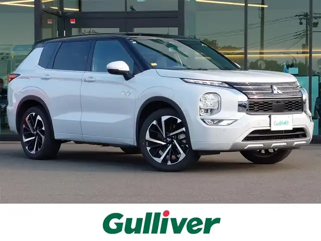 三菱 アウトランダー ＰＨＥＶ P 東京都 2023(令5)年 1.1万km パールⅡ パノラマサンルーフ/純正ナビ/アラウンドビューモニター/ビルトインETC2.0/BOSEサウンド/マイパイロット/レーダークルーズコントロール/ヘッドアップディスプレイ/AC1500W/パワーバックドア/パドルシフト/シートヒーター/ステアリングヒーター/置くだけ充電/コーナーセンサー/e-Assist/・衝突軽減ブレーキ/・踏み間違い衝突防止アシスト/・車線逸脱警報システム/・後側方衝突被害防止支援システム/・後側方車両検知警報システム/・後退時車両検知警報システム