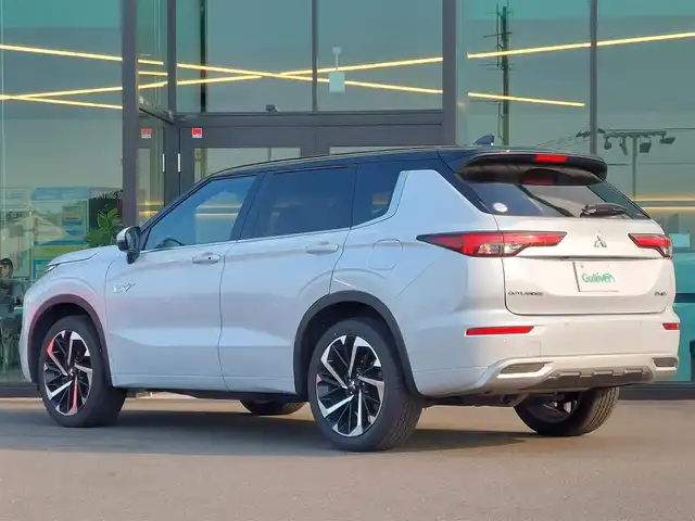 三菱 アウトランダー ＰＨＥＶ P 東京都 2023(令5)年 1.1万km パールⅡ パノラマサンルーフ/純正ナビ/アラウンドビューモニター/ビルトインETC2.0/BOSEサウンド/マイパイロット/レーダークルーズコントロール/ヘッドアップディスプレイ/AC1500W/パワーバックドア/パドルシフト/シートヒーター/ステアリングヒーター/置くだけ充電/コーナーセンサー/e-Assist/・衝突軽減ブレーキ/・踏み間違い衝突防止アシスト/・車線逸脱警報システム/・後側方衝突被害防止支援システム/・後側方車両検知警報システム/・後退時車両検知警報システム