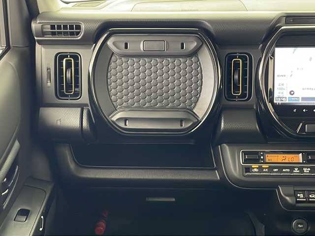 スズキ ハスラー HYBRID X ターボ 秋田県 2025(令7)年 0.4万km ソフトベージュメタリック 純正ナビ【AM/FM/BT/CD/DVD】 /USBポート/全方位カメラ /フルセグTV /ETC パドルシフト　/前後ドライブレコーダー　/アダプティブクルーズコントロール　/前席シートヒーター　/スズキセーフティサポート/車線逸脱警報/横滑り防止装置/衝突被害軽減システム/クリアランスソナー/オートライト　/オートエアコン  /ダウンヒルアシストコントロール/ヒルディセントコントロール/PWR/プッシュスタート /スマートキー/スペアキー有り/ステアリングリモコン/アイドリングストップ/革巻きステアリング/社外フロアマット/ウィンカーミラー /フォグライト /サイドバイザー /取扱説明書