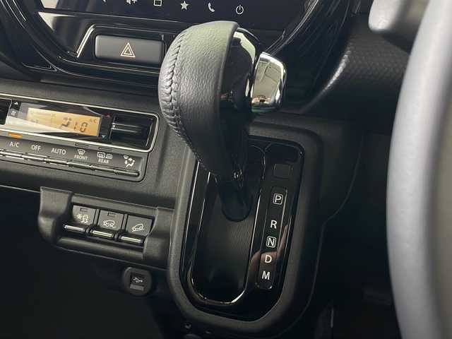 スズキ ハスラー HYBRID X ターボ 秋田県 2025(令7)年 0.4万km ソフトベージュメタリック 純正ナビ【AM/FM/BT/CD/DVD】 /USBポート/全方位カメラ /フルセグTV /ETC パドルシフト　/前後ドライブレコーダー　/アダプティブクルーズコントロール　/前席シートヒーター　/スズキセーフティサポート/車線逸脱警報/横滑り防止装置/衝突被害軽減システム/クリアランスソナー/オートライト　/オートエアコン  /ダウンヒルアシストコントロール/ヒルディセントコントロール/PWR/プッシュスタート /スマートキー/スペアキー有り/ステアリングリモコン/アイドリングストップ/革巻きステアリング/社外フロアマット/ウィンカーミラー /フォグライト /サイドバイザー /取扱説明書