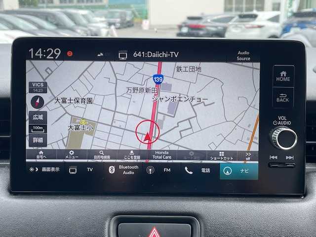 ホンダ ヴェゼル ハイブリッド e:HEV Z 静岡県 2021(令3)年 1.1万km サンドカーキパール ●純正ディスプレイオーディオ(ナビ機能付き)/(フルセグ/Bluetooth/AppleCarPlay/AndroidAuto)/●ハーフレザーシート/●前席シートヒーター/●バックカメラ/●レーダークルーズコントロール/●ブラインドスポットモニター/●衝突被害軽減システム/●レーンキープアシスト/●前後コーナーセンサー/●オートライト/●革巻きステアリング/●ステアリングヒーター/●ステアリングスイッチ/●ETC2.0/●電動リアゲート/●電動パーキングブレーキ/●オートブレーキホールド/●LEDライト/●置くだけ充電/●ヒルディーセントコントロール/●フロントデサイア/●スマートキー/●プッシュスタート/●ドアバイザー/●純正フロアマット/●純正18インチアルミホイール/●W＋サイド＋カーテンSRS＋ABS