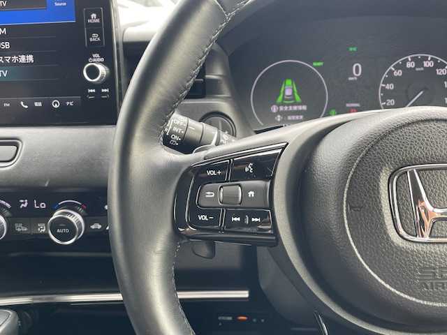 ホンダ ヴェゼル ハイブリッド e:HEV Z 静岡県 2021(令3)年 1.1万km サンドカーキパール ●純正ディスプレイオーディオ(ナビ機能付き)/(フルセグ/Bluetooth/AppleCarPlay/AndroidAuto)/●ハーフレザーシート/●前席シートヒーター/●バックカメラ/●レーダークルーズコントロール/●ブラインドスポットモニター/●衝突被害軽減システム/●レーンキープアシスト/●前後コーナーセンサー/●オートライト/●革巻きステアリング/●ステアリングヒーター/●ステアリングスイッチ/●ETC2.0/●電動リアゲート/●電動パーキングブレーキ/●オートブレーキホールド/●LEDライト/●置くだけ充電/●ヒルディーセントコントロール/●フロントデサイア/●スマートキー/●プッシュスタート/●ドアバイザー/●純正フロアマット/●純正18インチアルミホイール/●W＋サイド＋カーテンSRS＋ABS