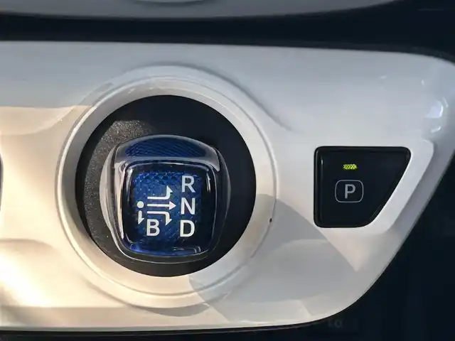トヨタ プリウス Sツーリングセレクション 熊本県 2019(平31)年 5.2万km アティチュードブラックマイカ 純正ナビ/・AM/FM/CD/DVD/SD/iPod/BT/・フルセグTV/バックカメラ/トヨタセーフティセンス/・レーンディパーチャーアラート/・プリクラッシュセーフティ/・ふらつき警報/・車両接近通報装置/・オートマチックハイビーム/・レーダークルーズコントロール/革巻きステアリング/・ステアリングリモコン/レザーシート/・D/N席シートヒーター/MODELISTAエアロ（フロント/サイド/リア）/前後ドライブレコーダー【ZDR035】/オートライト/・LEDライト/・フォグランプ/ビルトインETC/電動格納ミラー/・ウィンカーミラー/トノカバー/純正ドアバイザー/純正アルミホイール/純正フロアマット/スマートキー