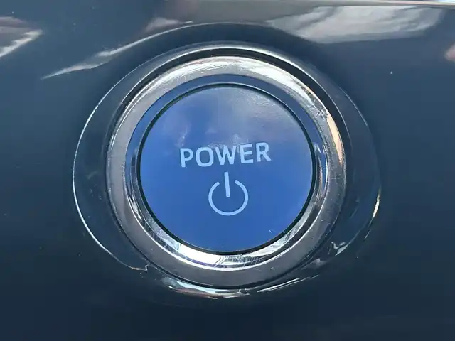 トヨタ プリウス Sツーリングセレクション 熊本県 2019(平31)年 5.2万km アティチュードブラックマイカ 純正ナビ/・AM/FM/CD/DVD/SD/iPod/BT/・フルセグTV/バックカメラ/トヨタセーフティセンス/・レーンディパーチャーアラート/・プリクラッシュセーフティ/・ふらつき警報/・車両接近通報装置/・オートマチックハイビーム/・レーダークルーズコントロール/革巻きステアリング/・ステアリングリモコン/レザーシート/・D/N席シートヒーター/MODELISTAエアロ（フロント/サイド/リア）/前後ドライブレコーダー【ZDR035】/オートライト/・LEDライト/・フォグランプ/ビルトインETC/電動格納ミラー/・ウィンカーミラー/トノカバー/純正ドアバイザー/純正アルミホイール/純正フロアマット/スマートキー