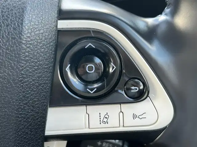 トヨタ プリウス Sツーリングセレクション 熊本県 2019(平31)年 5.2万km アティチュードブラックマイカ 純正ナビ/・AM/FM/CD/DVD/SD/iPod/BT/・フルセグTV/バックカメラ/トヨタセーフティセンス/・レーンディパーチャーアラート/・プリクラッシュセーフティ/・ふらつき警報/・車両接近通報装置/・オートマチックハイビーム/・レーダークルーズコントロール/革巻きステアリング/・ステアリングリモコン/レザーシート/・D/N席シートヒーター/MODELISTAエアロ（フロント/サイド/リア）/前後ドライブレコーダー【ZDR035】/オートライト/・LEDライト/・フォグランプ/ビルトインETC/電動格納ミラー/・ウィンカーミラー/トノカバー/純正ドアバイザー/純正アルミホイール/純正フロアマット/スマートキー