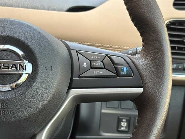日産 セレナ e－パワー ハイウェイスター V 三重県 2019(平31)年 3.7万km インペリアルアンバーP ♪♪ワンオーナー ♪♪/プロパイロット/　・エマージェンシーブレーキ/　・LDW(車線逸脱警報)/　・LI(車線逸脱防止支援システム)/　・踏み間違い防止アシスト/　・インテリジェントDA(ふらつき警報)/純正９インチナビゲージョン/　・フルセグ/　・DVD再生/　・Bluetooth/　・AUX/SD/録音/アラウンドビューモニター/デジタルインナーミラー/インテリジェントキーx2/プッシュスタート/ステアリングヒーター/両側パワースライドドア/LEDヘッドライト/D/N席シートヒーター/ブラウンハーフレザーシート/ETC/純正フロアマット
