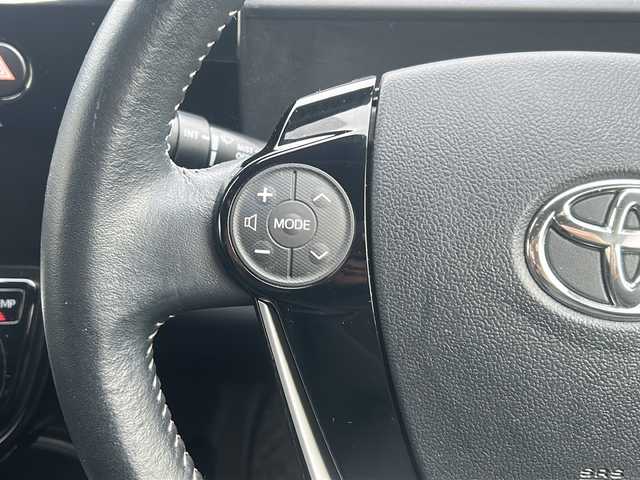 トヨタ アクア クロスオーバー 沖縄県 2018(平30)年 1.6万km ブラッキッシュアゲハガラスフレーク 純正CDラジオオーディオ/スマートキー/純正アルミ/ステアリングスイッチ/オートライト/衝突軽減システム/オートマチックハイビーム/レーンキープアシスト/先行車発進告知/電動格納ミラー/ステアリングスイッチ/革巻きステアリング