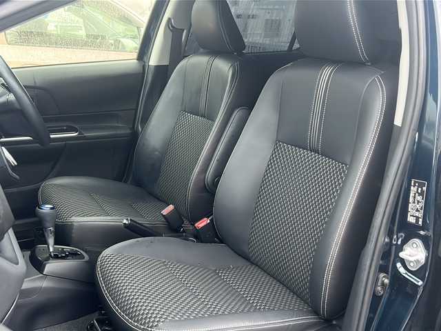 トヨタ アクア クロスオーバー 沖縄県 2018(平30)年 1.6万km ブラッキッシュアゲハガラスフレーク 純正CDラジオオーディオ/スマートキー/純正アルミ/ステアリングスイッチ/オートライト/衝突軽減システム/オートマチックハイビーム/レーンキープアシスト/先行車発進告知/電動格納ミラー/ステアリングスイッチ/革巻きステアリング