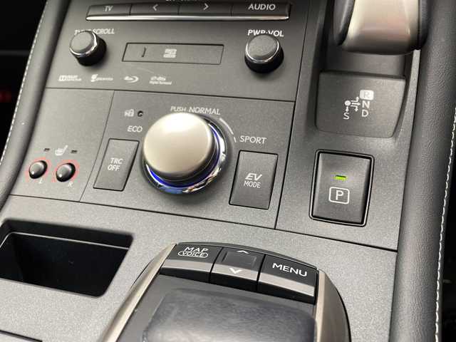 レクサス ＣＴ 200h バージョンC 愛知県 2014(平26)年 3.9万km ホワイトパールクリスタルシャイン プリクラッシュセーフティセンス/純正７型SDナビ（SDなし）/レーダークルーズコントロール/シートヒーター/バックカメラ/パワーシート/コーナーセンサー/純正アルミホイール/LEDヘッドライト/パドルシフト/オートマチックハイビーム/衝突軽減システム/ドライブレコーダー/ETC/ステアリングスイッチ/スマートキー/プッシュスタート