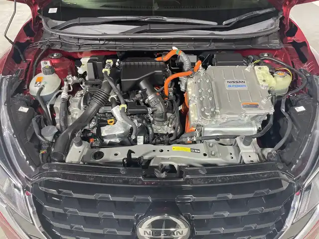 日産 キックス X 福岡県 2022(令4)年 2.1万km ラディアントレッド 純正メモリーナビゲーション/フルセグテレビ/全方位モニター/デジタルインナーミラー/ハーフレザーシート/プロパイロットエディション/スマートキー/プッシュスタートエンジン/革巻きステアリング/オートライト/TVキッド/ステアリングスイッチ/ドアバイザー/フロアマット/LEDヘッドライト/純正17インチアルミホイール